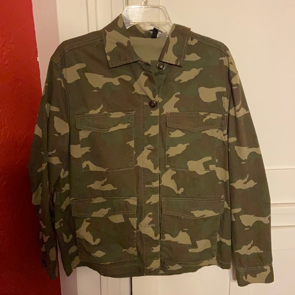 Women’s Three-quarter lengthen camouflage jacket - Picture 1 of 2